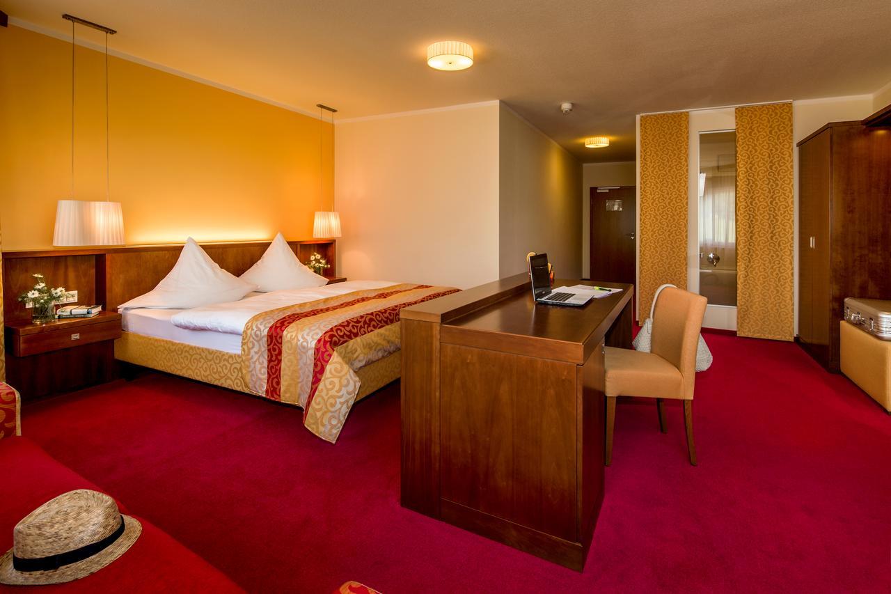 Hotel-Restaurant Distlerhof Leinburg Екстериор снимка